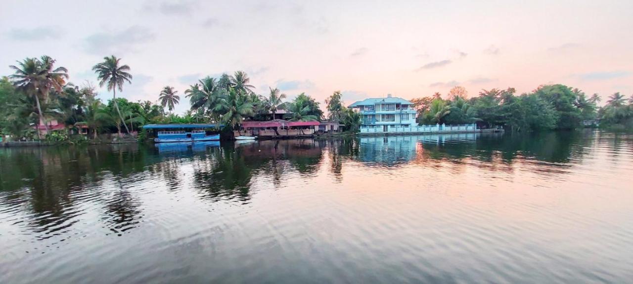 Captains Cabin Backwater Resort Alappuzha Luaran gambar